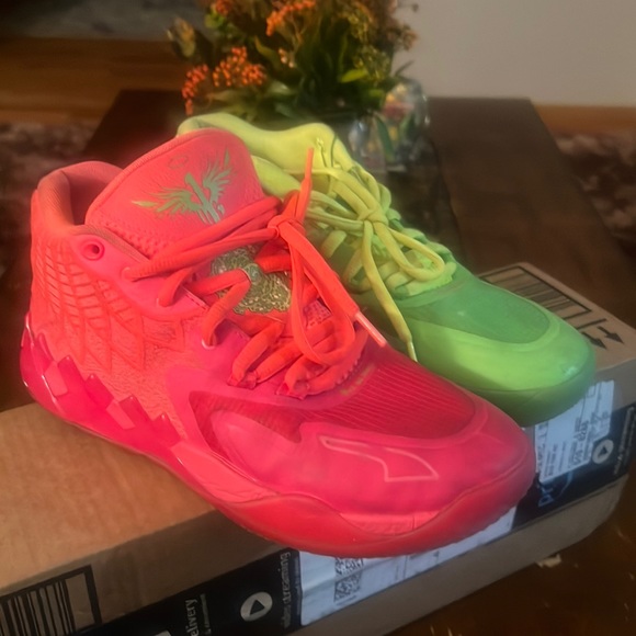 Will ship within 24 hours no box or soles